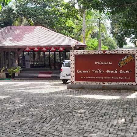 Kasuari Valley Beach Resort Sorong Eksteriør billede