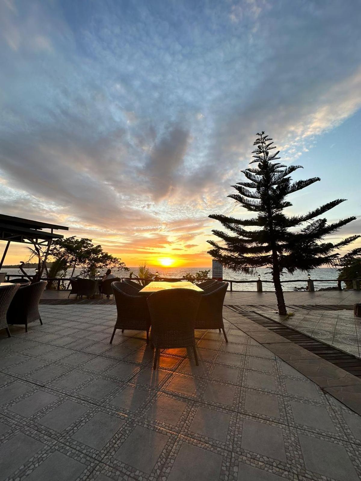 Kasuari Valley Beach Resort Sorong Eksteriør billede
