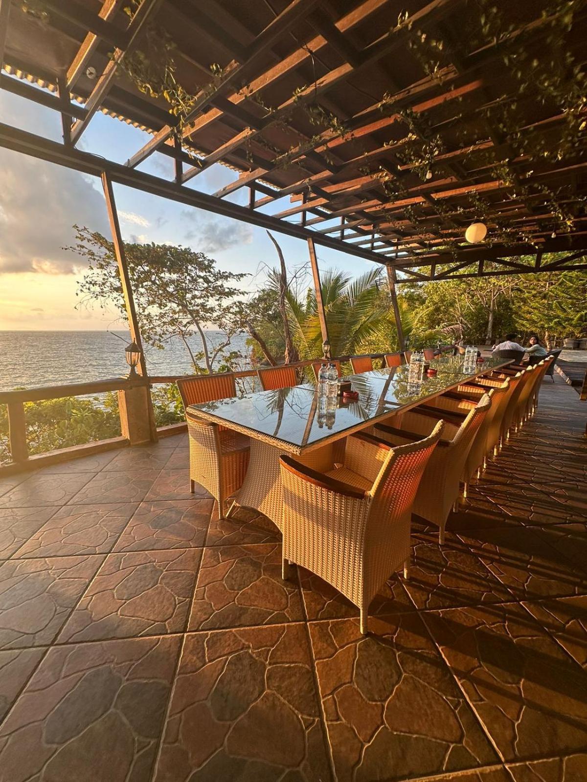 Kasuari Valley Beach Resort Sorong Eksteriør billede