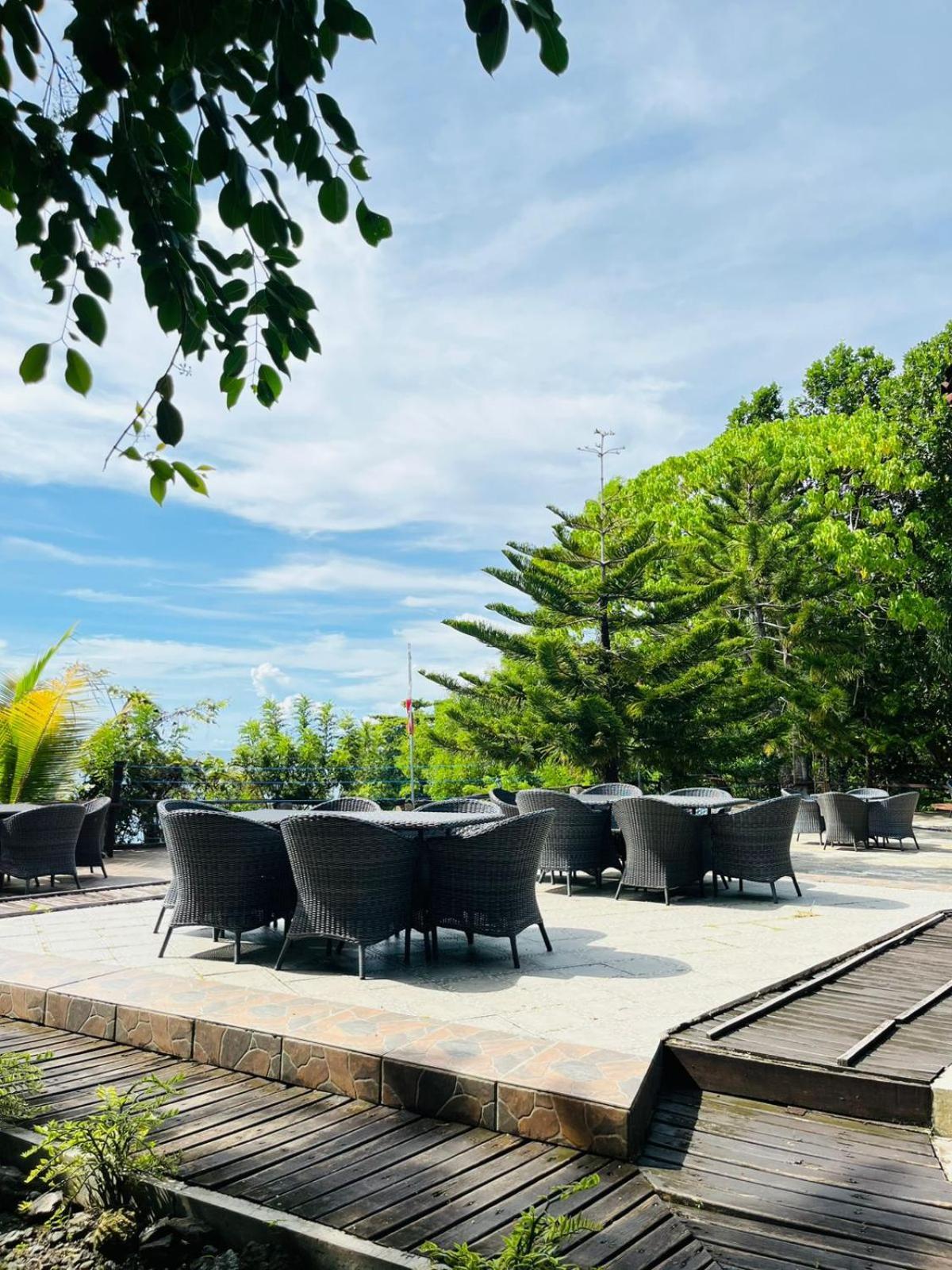 Kasuari Valley Beach Resort Sorong Eksteriør billede