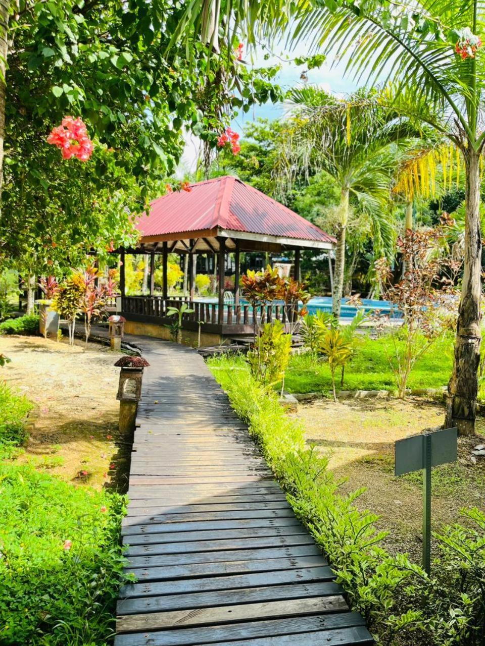 Kasuari Valley Beach Resort Sorong Eksteriør billede