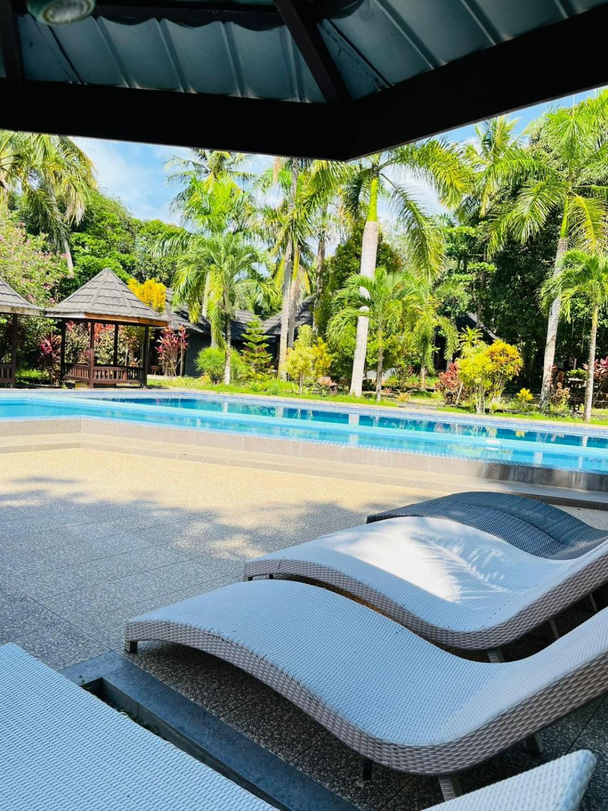 Kasuari Valley Beach Resort Sorong Eksteriør billede