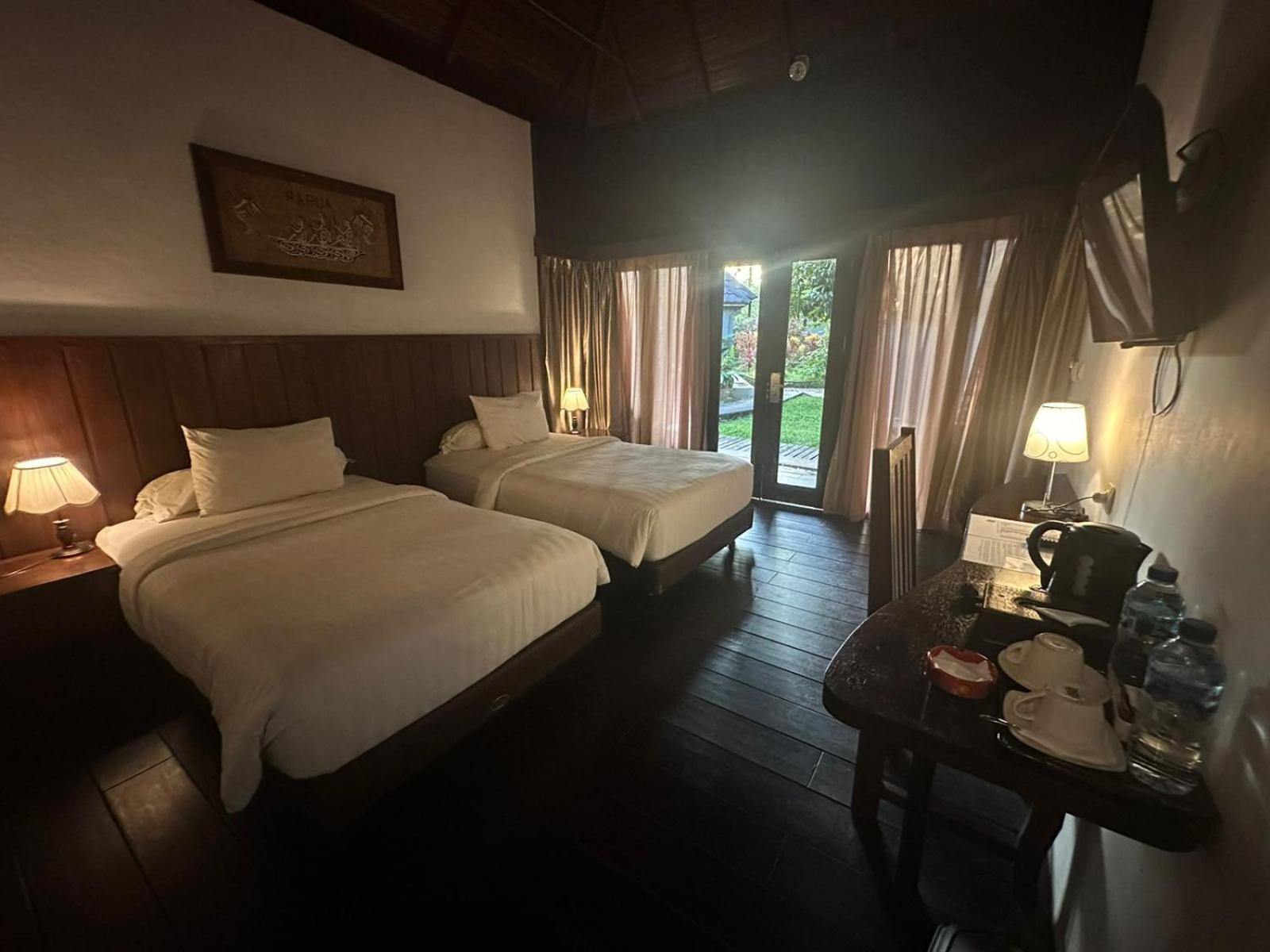 Kasuari Valley Beach Resort Sorong Eksteriør billede